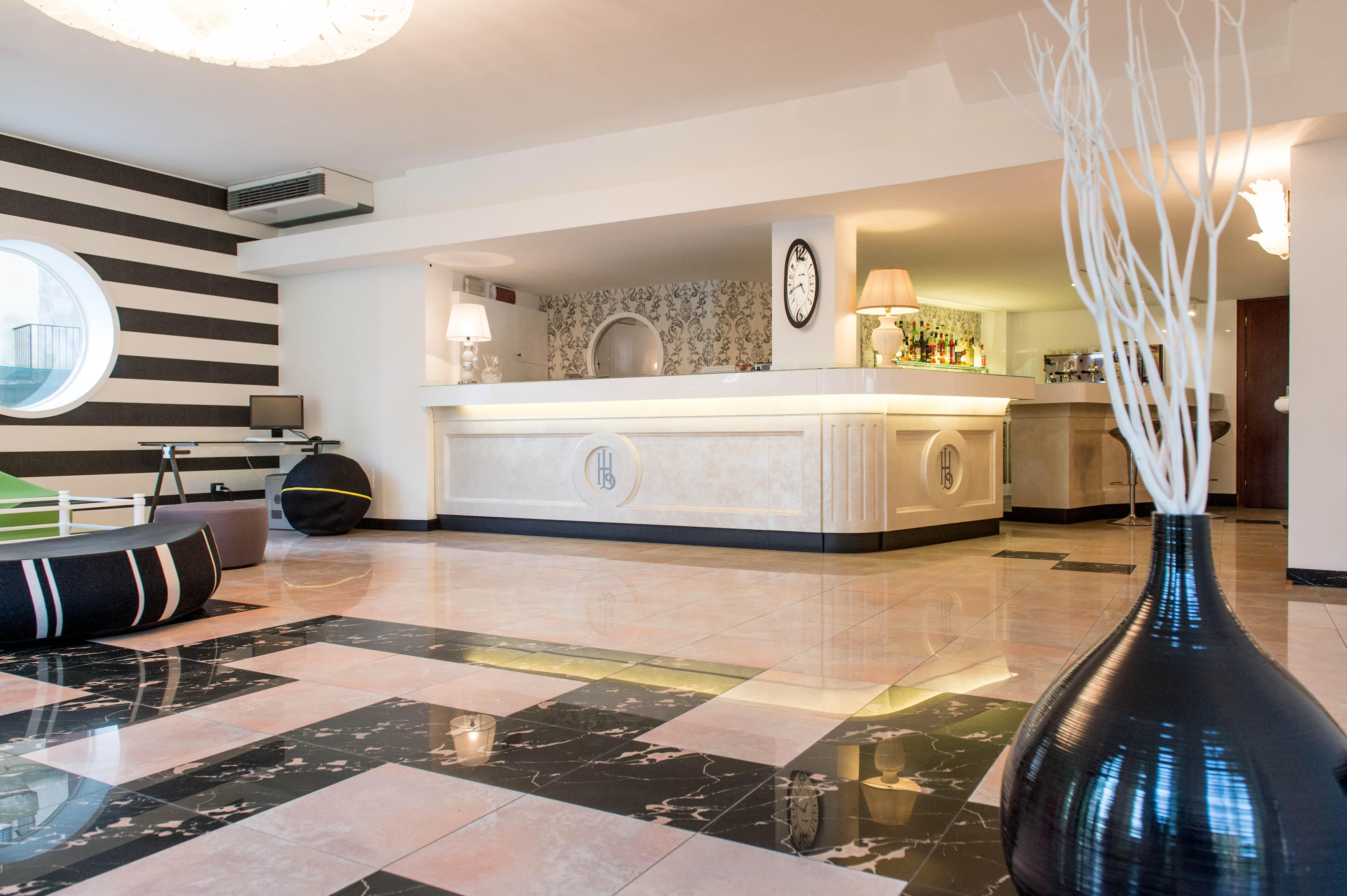 Hotel Luxor Milano Marittima Exteriör bild