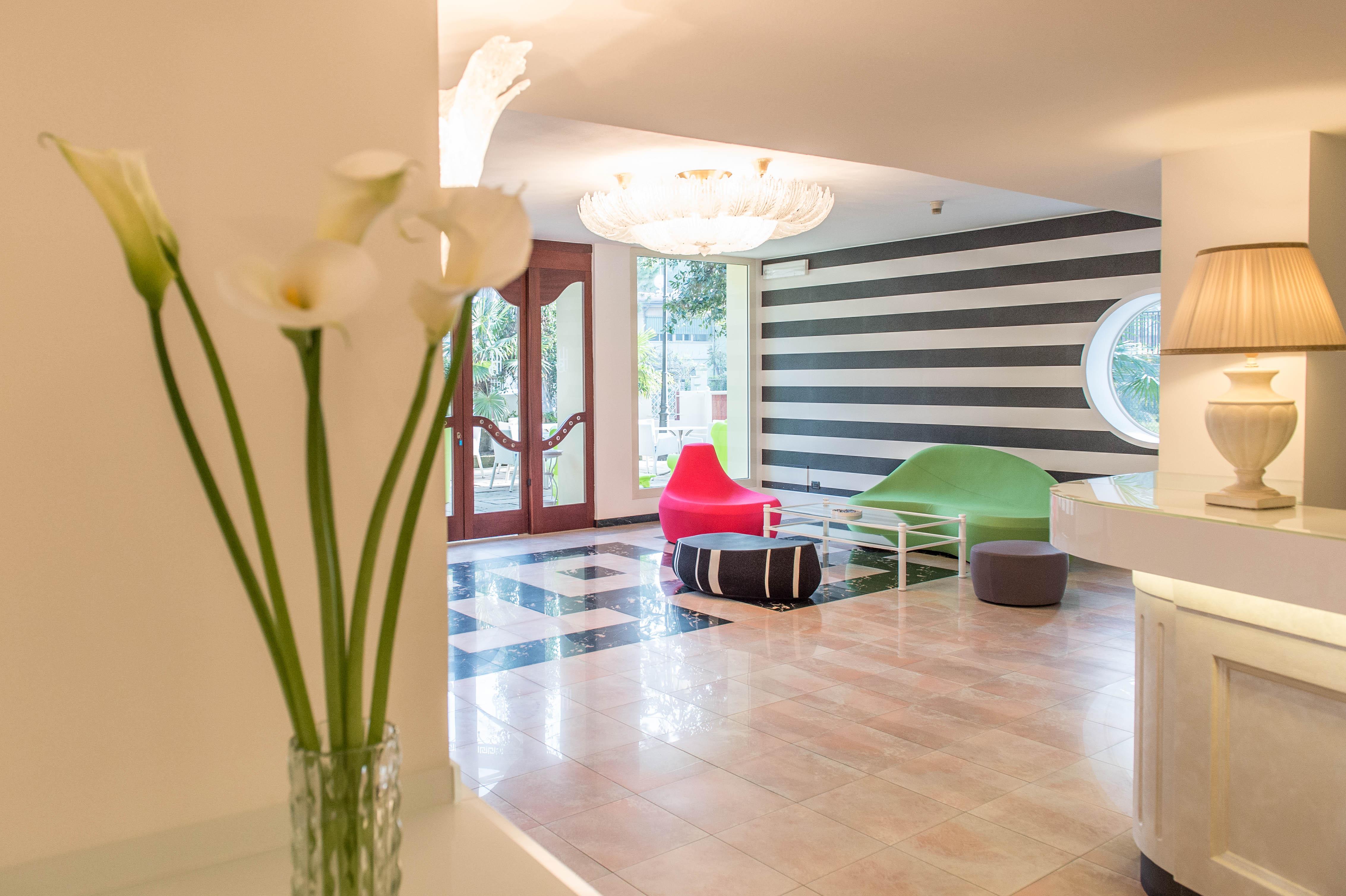 Hotel Luxor Milano Marittima Exteriör bild