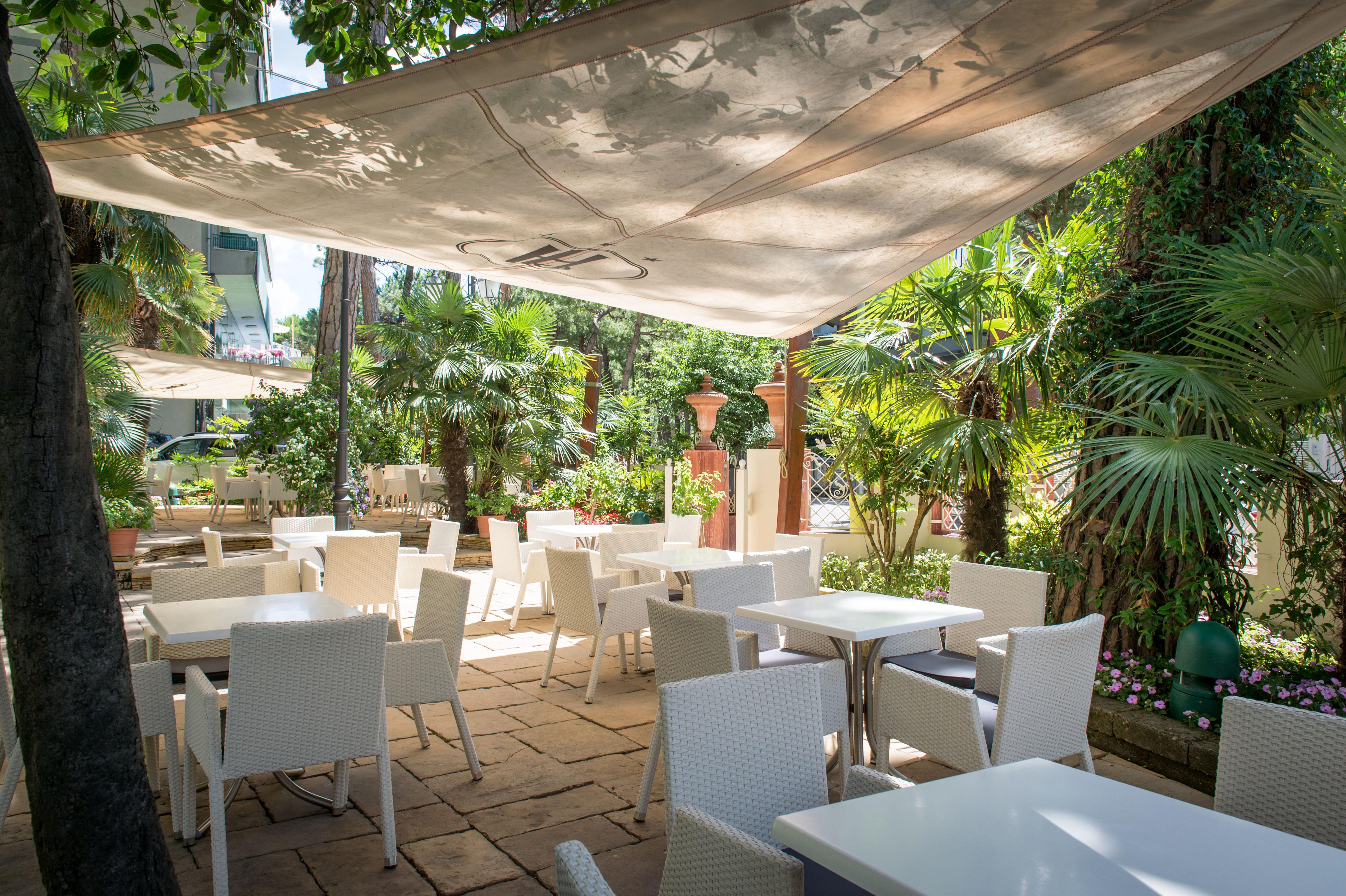Hotel Luxor Milano Marittima Exteriör bild