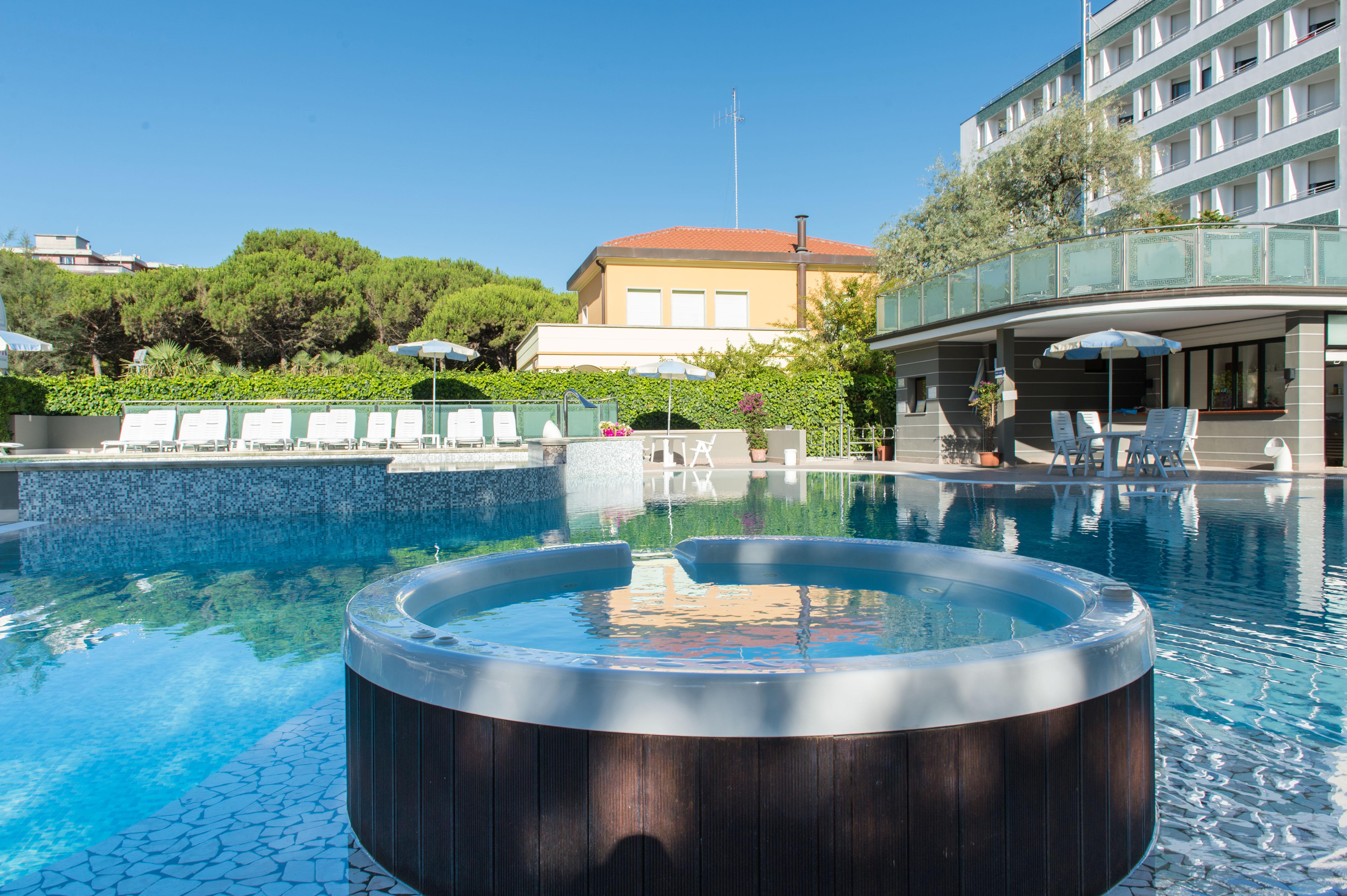 Hotel Luxor Milano Marittima Exteriör bild