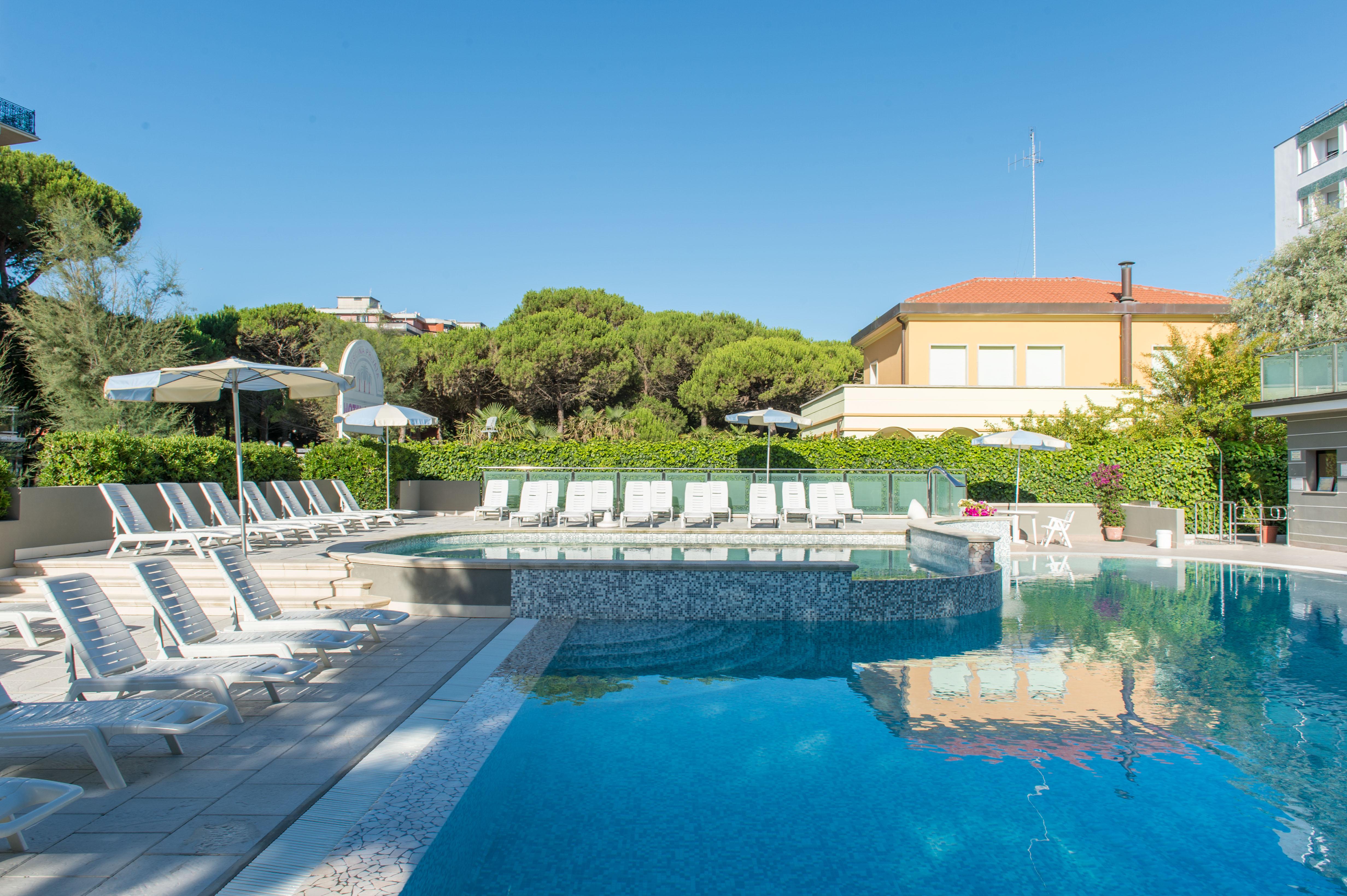 Hotel Luxor Milano Marittima Exteriör bild