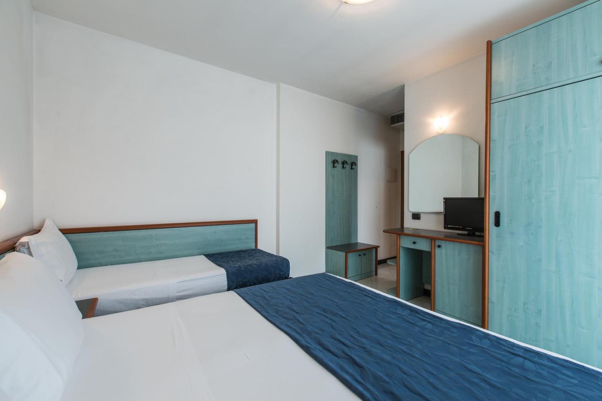 Hotel Luxor Milano Marittima Exteriör bild