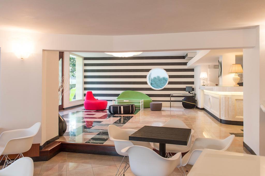 Hotel Luxor Milano Marittima Exteriör bild