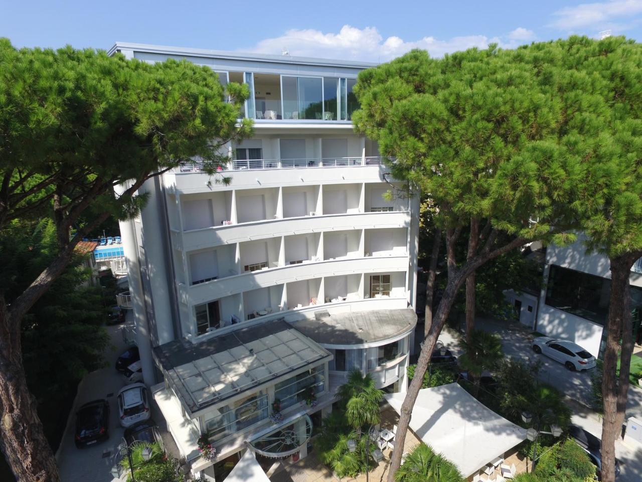 Hotel Luxor Milano Marittima Exteriör bild