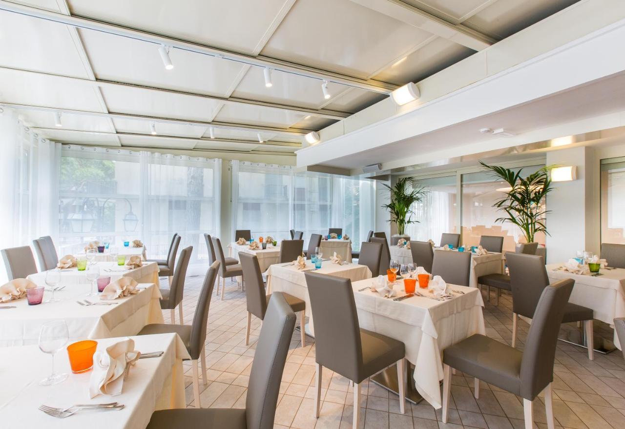 Hotel Luxor Milano Marittima Exteriör bild